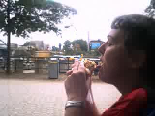 Karin mit Fischbr&ouml;tchen