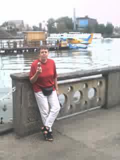 Karin mit Langnese-Eis