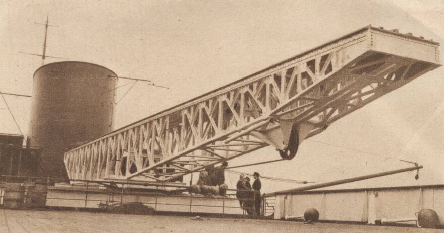 Heinkel-Flugzeugkatapult auf der Bremen